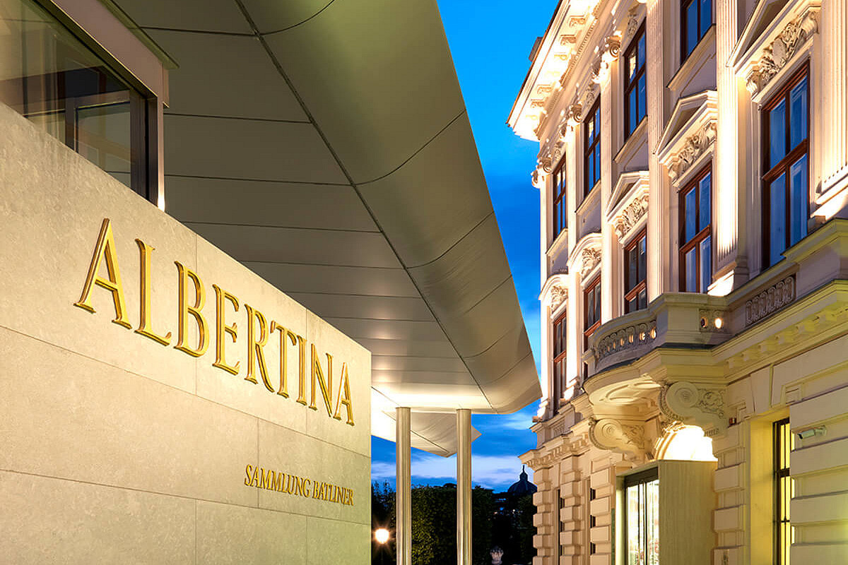 Entrance to the ALBERTINA Museum, Photo © farbpraxis