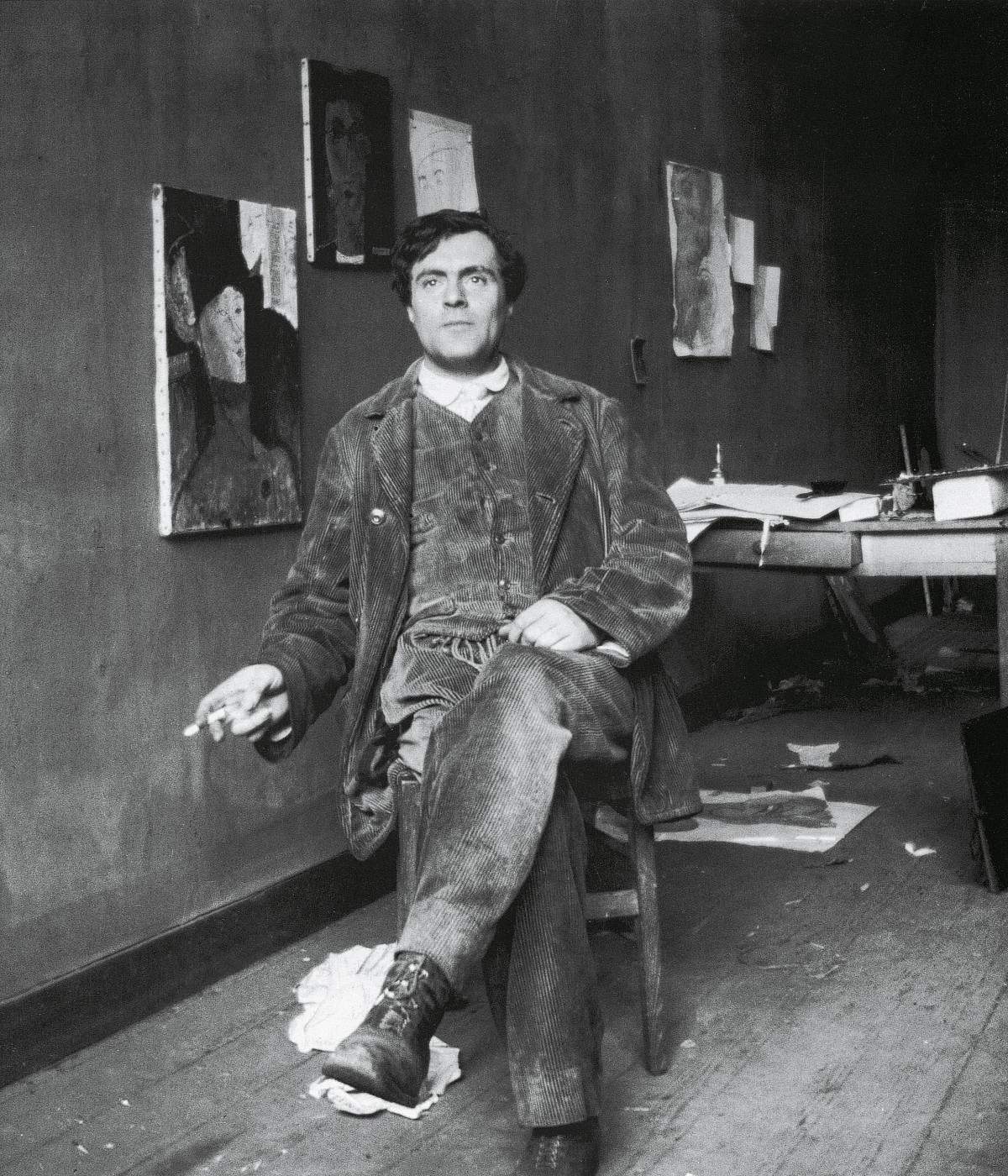 Paul Guillaume: Modigliani at his studio, 1915