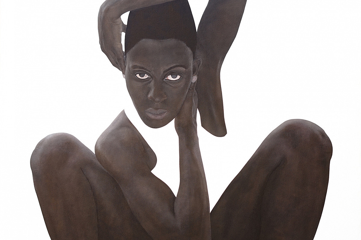 Painting showing a black woman sitting in a squatting position. One hand grasps an ear from below, the other from above. Her gaze is fixed forward and her white body blends seamlessly into the white background. | Sungi Mlengeya | Wallowing, 2022 | Private Collection © Sungi Mlengeya, Photo: Courtesy of Galerie Afriart