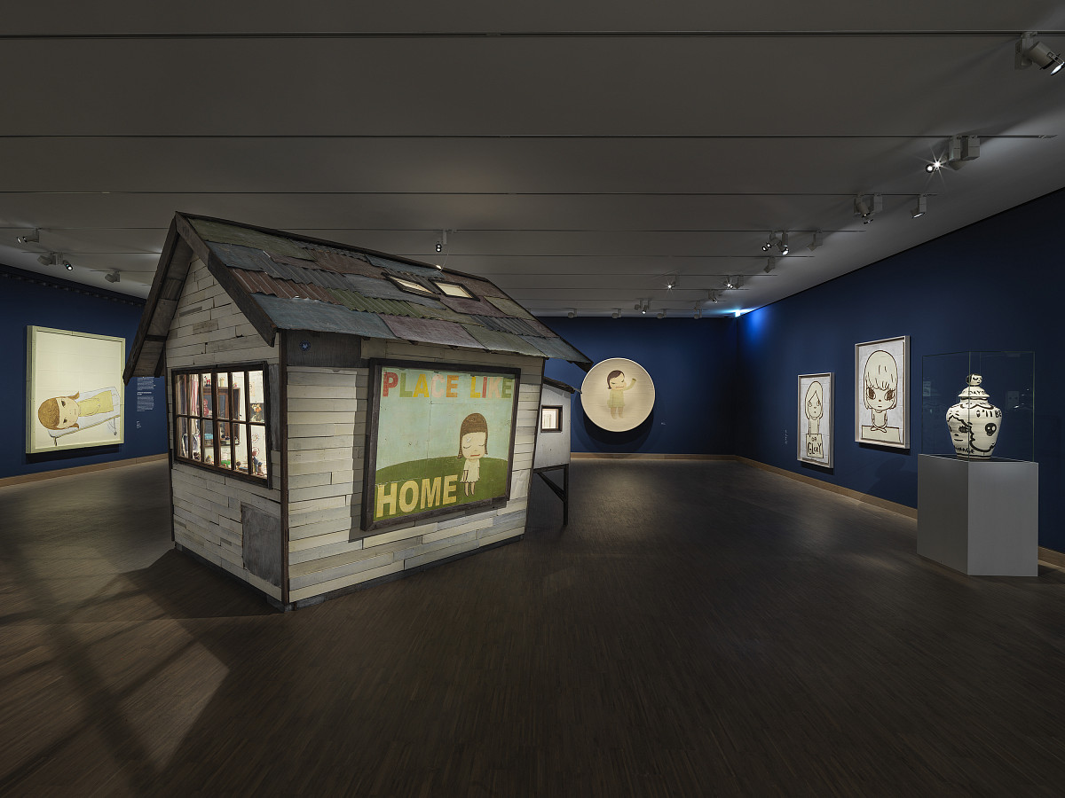 Yoshitomo Nara: Exhibition view: My Drawing Room 2008 (exterior view), bedroom included, 2008