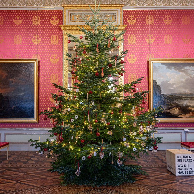 The Christmas tree in the ALBERTINA Museum | | Photo © ALBERTINA Museum