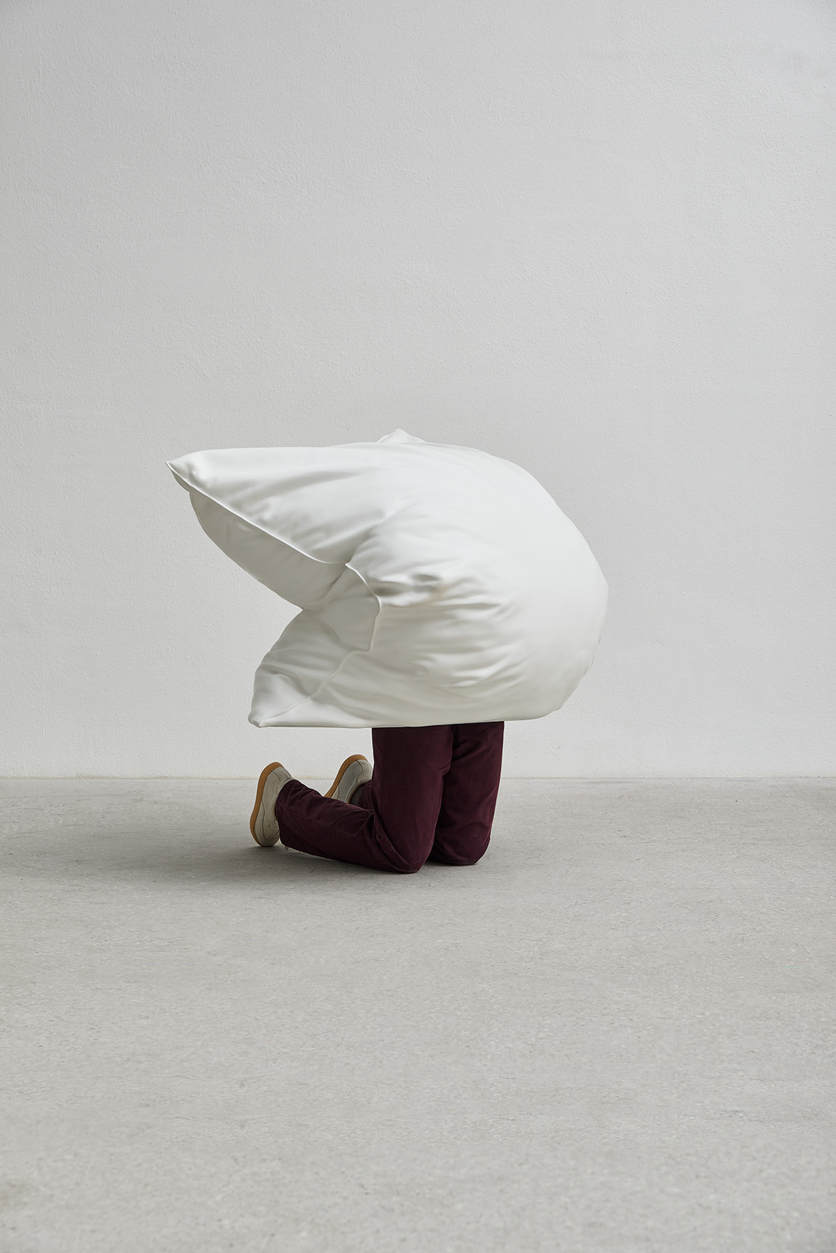 Erwin Wurm: Dreamer on Knees, 2024