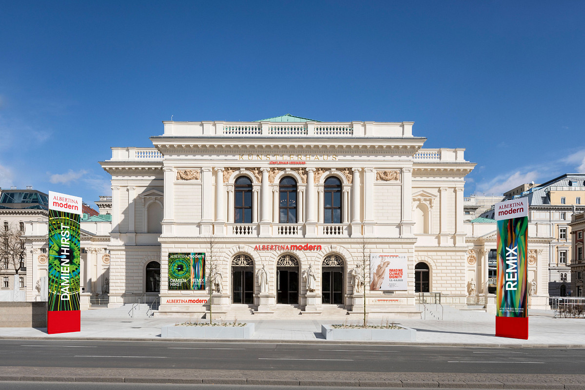 Front view of the neoclassical ALBERTINA MODERN building with statues, columns and exhibition posters | Photo (Mockup) © Rupert Steiner