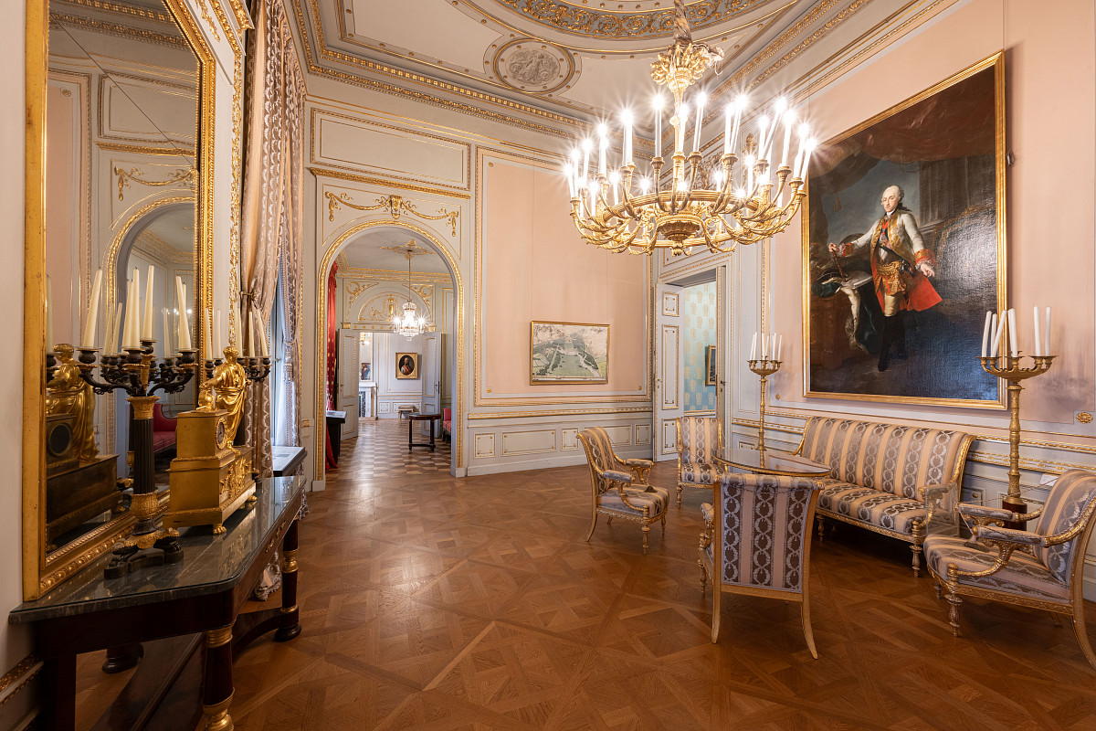 State Rooms: Rose chamber,