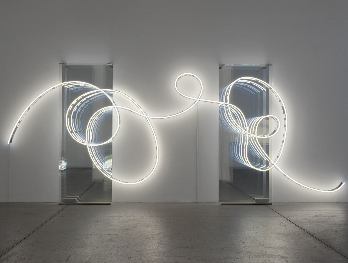 Installation of a curved, white luminous line placed along a wall in front of two mirrors at a distance from each other.
