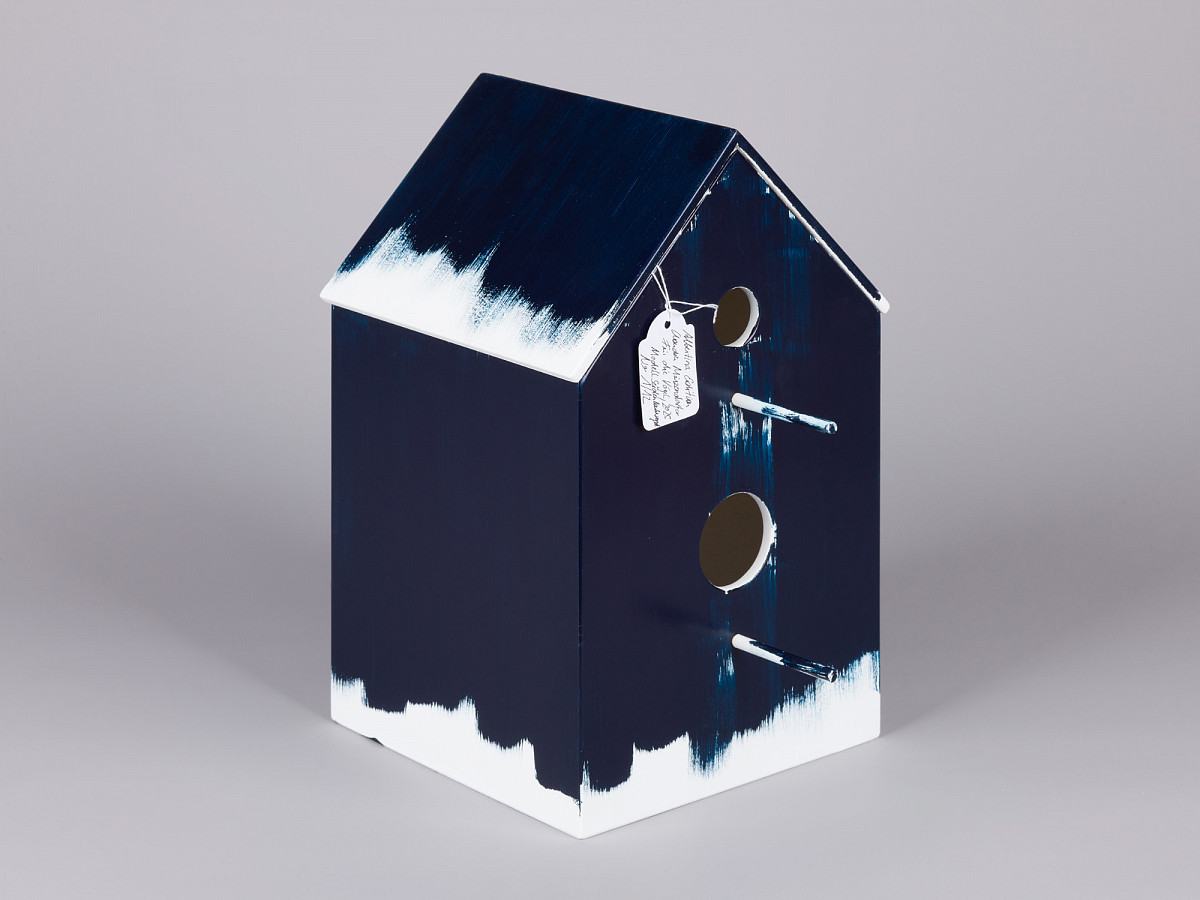 Birdhouse in dark blue with white edges