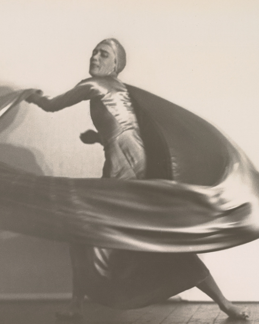 Photograph of a dancing woman in loose, flowing garments in an expressive pose. Credit: Charlotte Rudolph | Mary Wigman: Raumgestalt aus dem Zyklus Visionen, 1928 | ALBERTINA, Wien