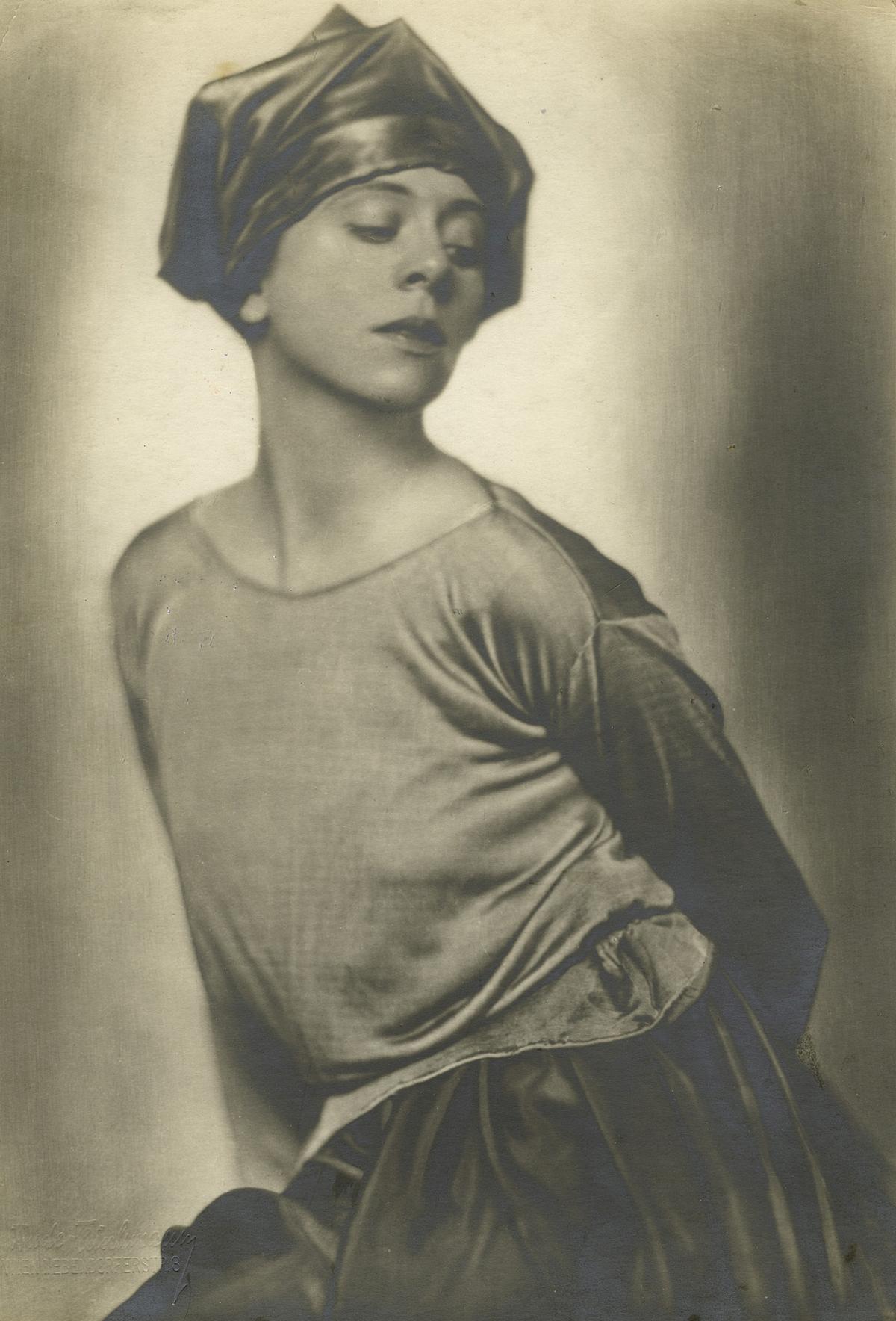 Trude Fleischmann: Actress and Dancer Lucy Kieselhausen, ca. 1925