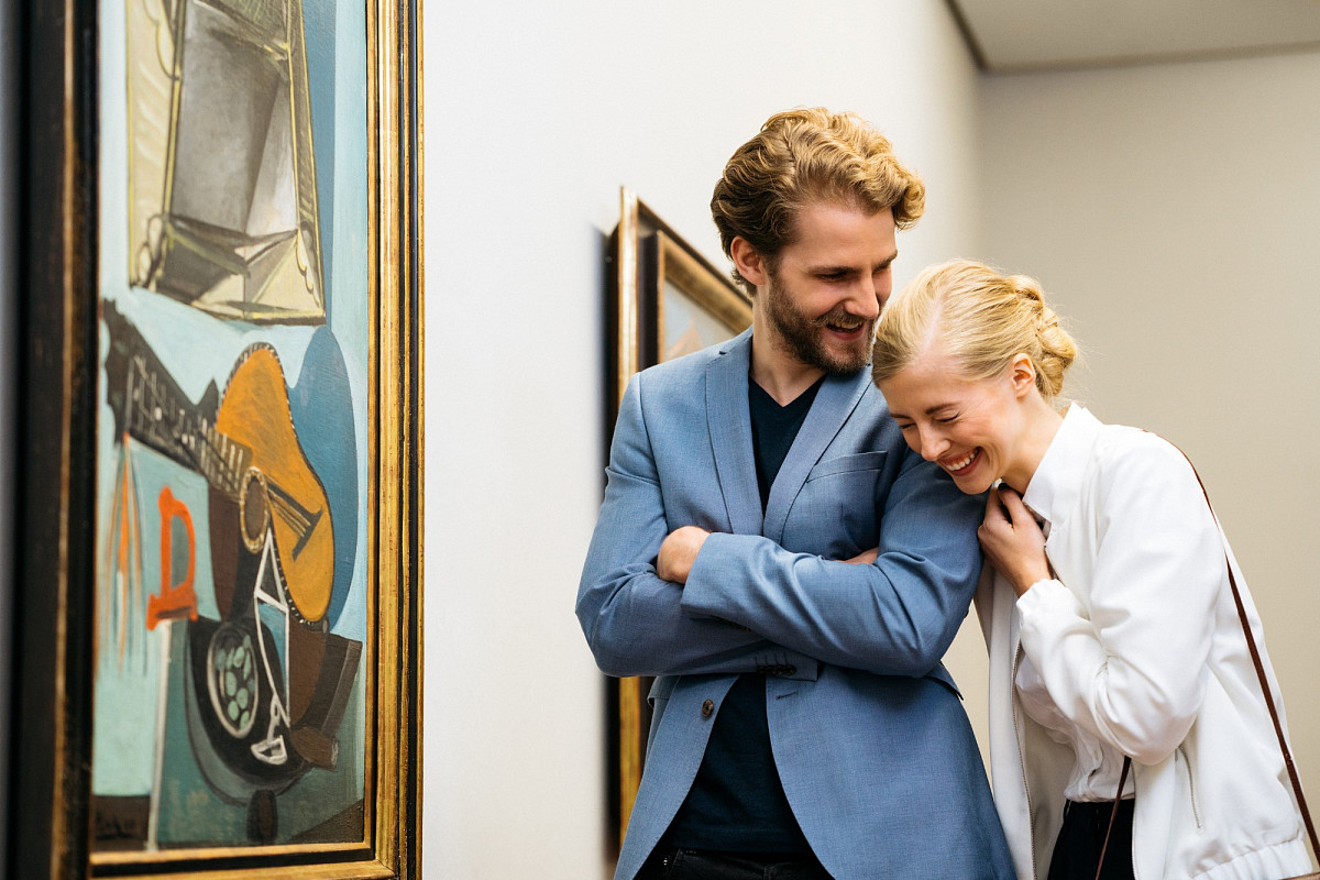 Paar in der Ausstellung | Foto © Marko Mestrovic