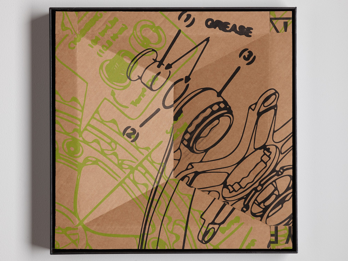 Quadratischer Karton mit buntem Print