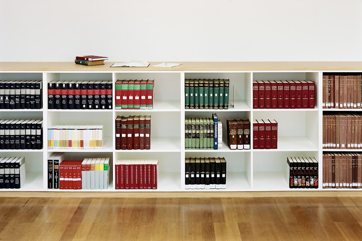 Der Freihandbereich der ALBERTINA Bibliothek | Foto © Rupert Steiner