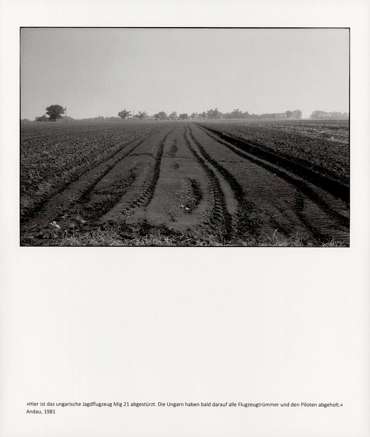 SEIICHI FURUYA | STAATSGRENZE, 1981-1983 | Lightjet-print Fotopapier: 50,6 x 60,4 cm (19 15/16 x 23 3/4 in.) | Erworben aus den Mitteln der Galerienförderung des BKA | Albertina, Wien