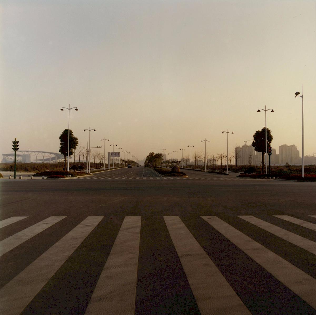 HANNES BÖCK | New Hefei, 2008 | C-Print, Maße: 30 x 40 cm | Erworben aus den Mitteln der Galerieförderung des BMUKK | Albertina, Wien