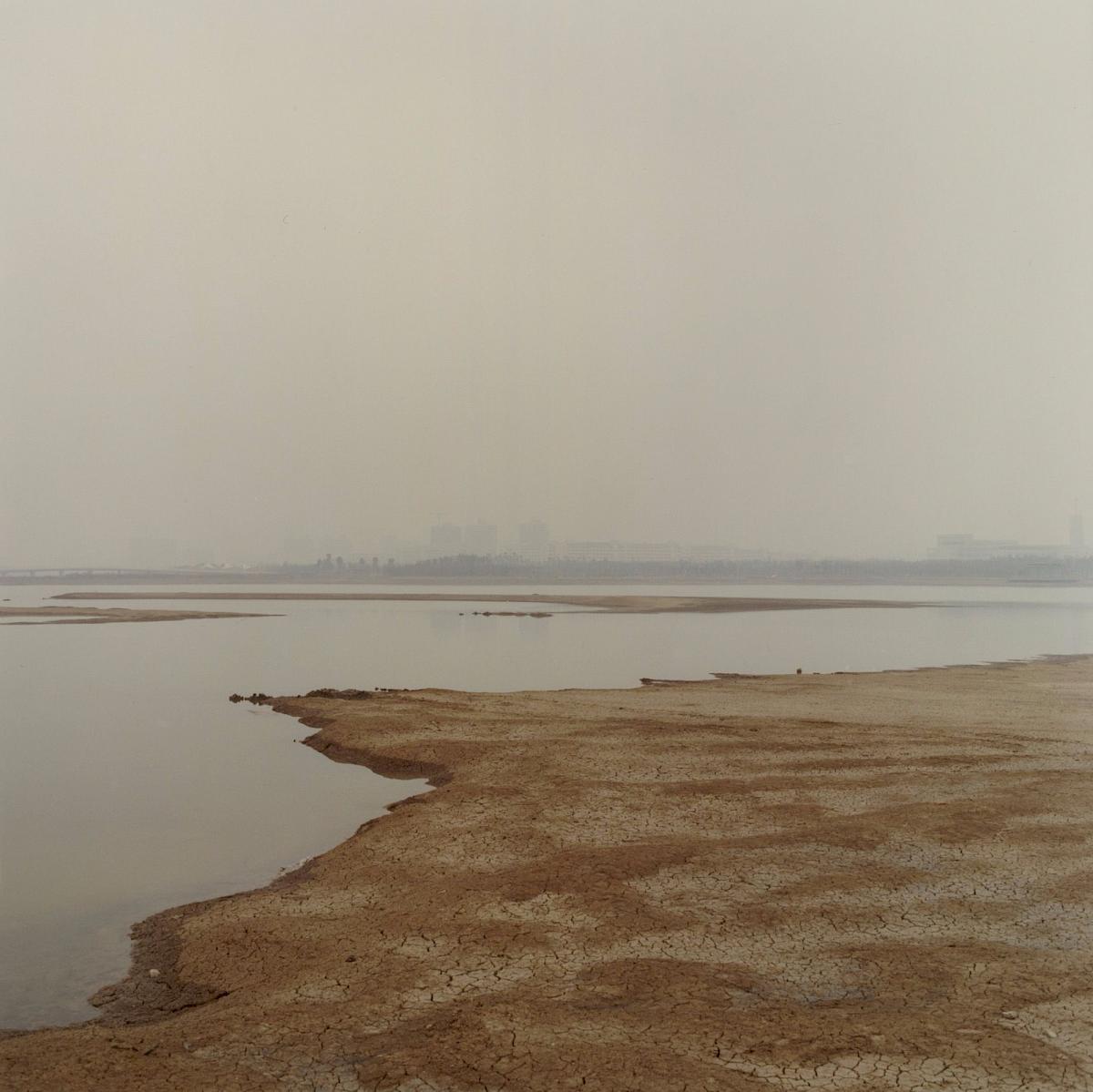 HANNES BÖCK | New Hefei, 2008 | C-Print, Maße: 30 x 40 cm | Erworben aus den Mitteln der Galerieförderung des BMUKK | Albertina, Wien