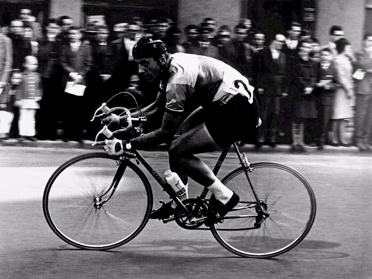 LIDDY SCHEFFKNECHT | #8759, 2010 "6 minutes 38 seconds (#1)”, Ed. 3/3+ 1 AP | Serial of 6 photographs | 52,5 x 70 cm, Lambda Prints | Erworben aus den Mitteln der Galerieförderung des BMUKK | Albertina, Wien