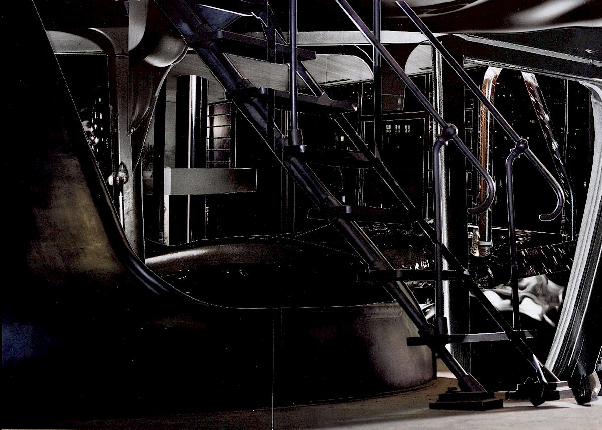 ANITA WITEK | "Upstairs", aus "Reise der Fotografin", 2008 | 90 x 120 cm C-Print, 1/3 | Erworben aus den Mitteln der Galerieförderung des BMUKK | Albertina, Wien