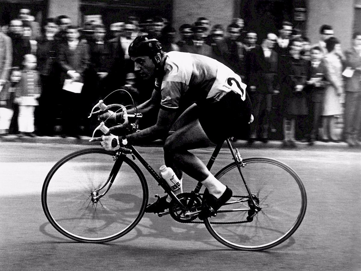 LIDDY SCHEFFKNECHT | #8759, 2010 "6 minutes 38 seconds (#4)”, Ed. 3/3+ 1 AP | Serial of 6 photographs | 52,5 x 70 cm, Lambda Prints | Erworben aus den Mitteln der Galerieförderung des BMUKK | Albertina, Wien