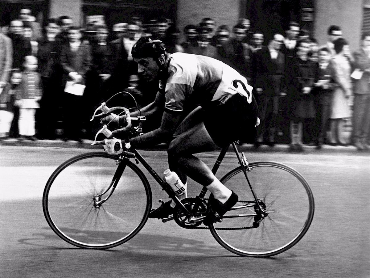 LIDDY SCHEFFKNECHT | #8759, 2010 "6 minutes 38 seconds (#2)”, Ed. 3/3+ 1 AP | Serial of 6 photographs | 52,5 x 70 cm, Lambda Prints | Erworben aus den Mitteln der Galerieförderung des BMUKK | Albertina, Wien