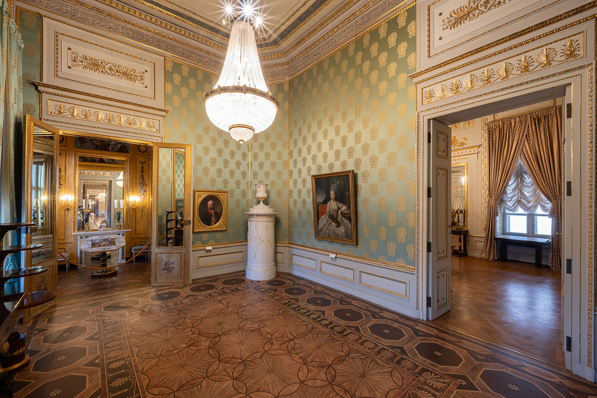 State Rooms: The Archducal Writing Room and Gold Cabinet,
